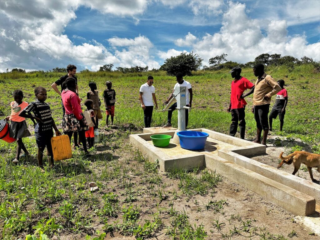 Brunnenbau in Angola gibt Dorfbewohnern sauberes Wasser