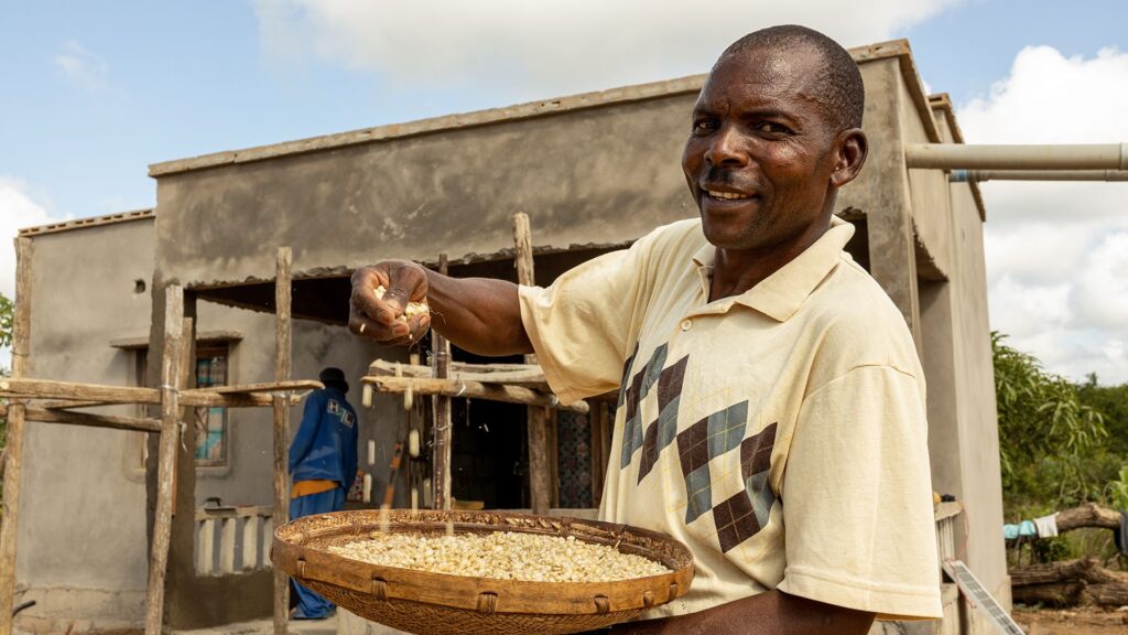 Tomás Landwirtschaft Farmer Mosambik Erfolg Samen